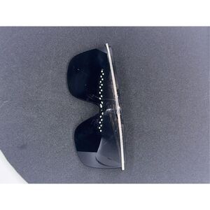 Nice women‎ black sunglasses with Silvertone outlining good condition minor wear